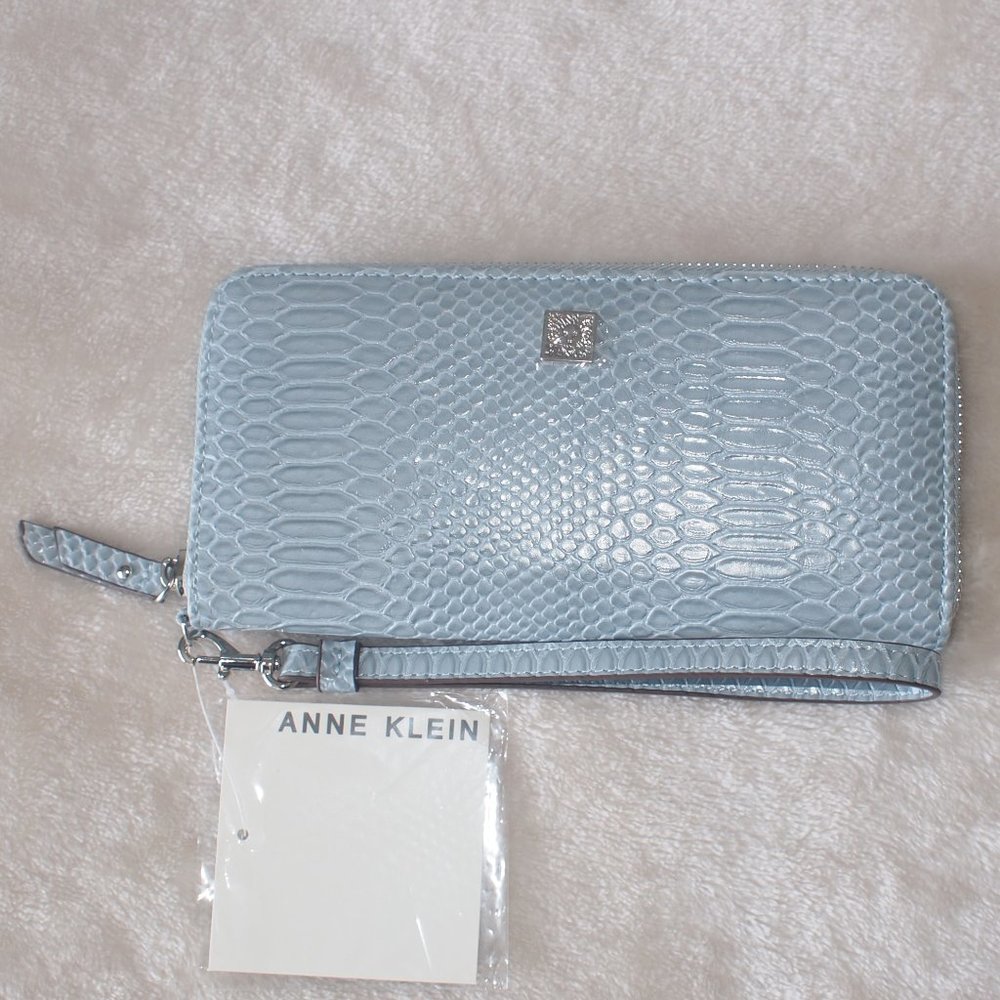 Baby Blue Clutch Wristlet Wallet